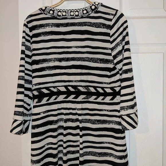 BCBGMAXAZRIA Tunic Top 3/4 Sleeve Striped Beaded Neckline Women's Medium‎ - Picture 4 of 5